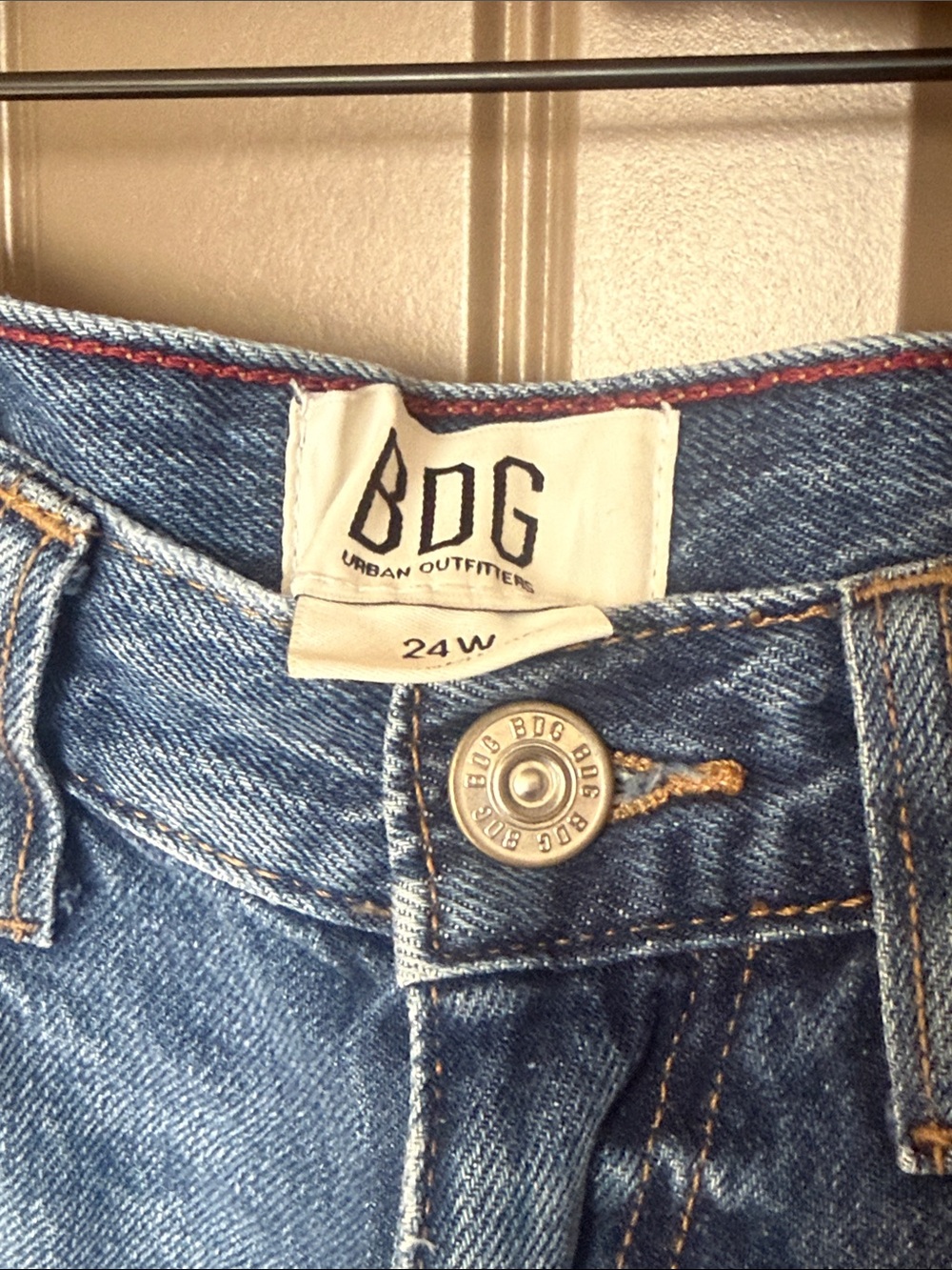 BDG Logan Buckle Baggy Barrel Jeans - Picture 2 of 3